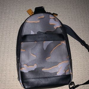 This is a coach Gotham pack very good condition.